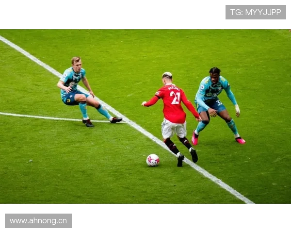 曼联转会策略失误问题显现,已对球队赛季表现形成阶段性制约 曼联转会策略失误问题显现,已对球队赛季表现形成阶段性制约