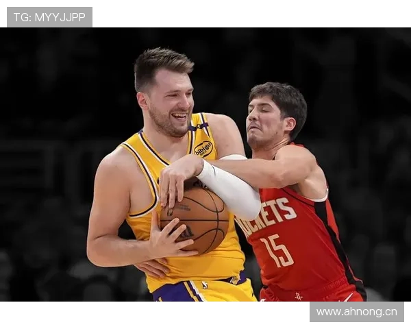 东契奇突破创造挡拆机会提升球队关键时刻得分效率