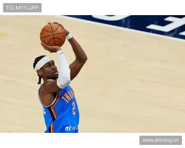 吉尔杰斯-亚历山大利用突破拉开空间，三分效率显著提升